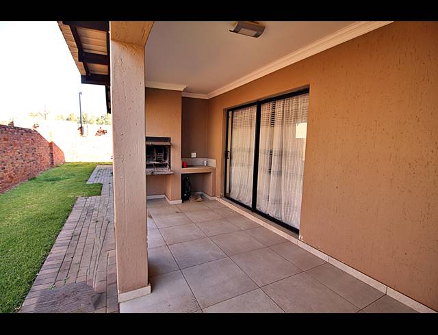 3 BEDROOM SECTIONAL TITLE FOR SALE IN POMONA
